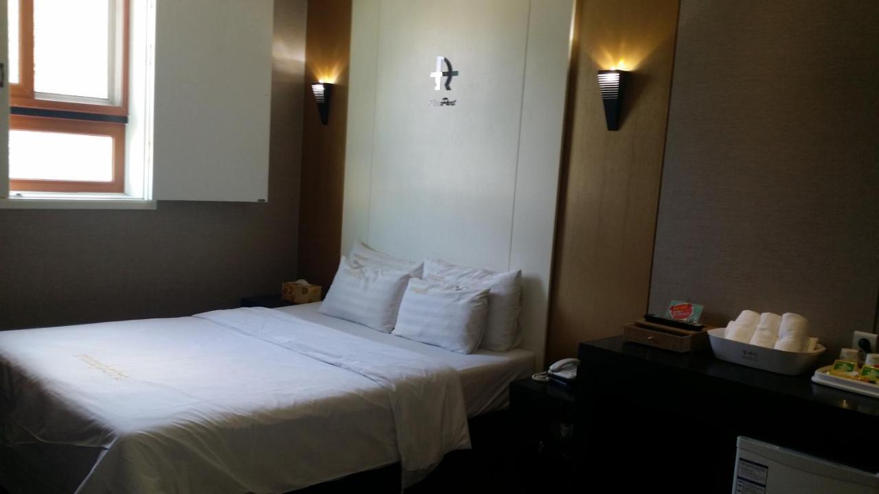 Rampart Hotel Gwangmyeong Exteriör bild